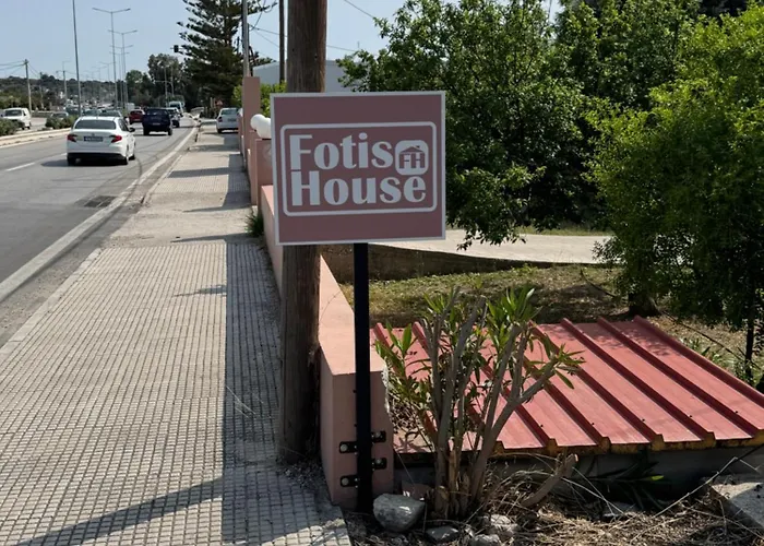 아파트 Fotis House