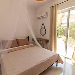 Fotis House *